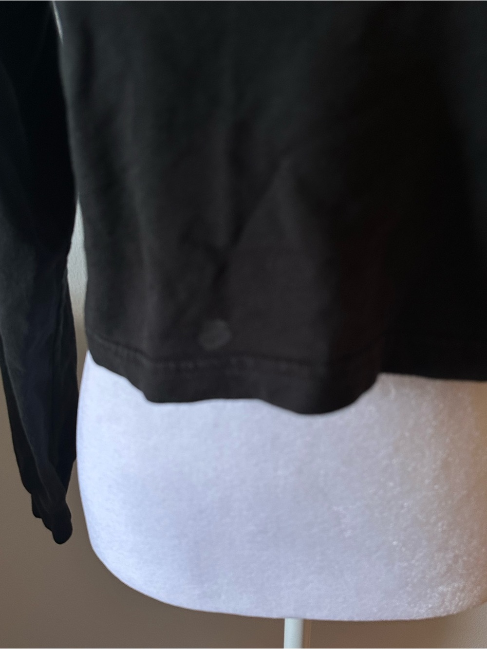 TRUE RELIGION Women's Black Essential Stylish Long-Sleeve Logo Crop Top - Picture 3 of 5